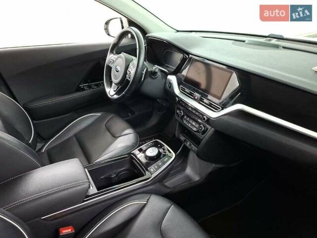 Белый Киа Niro, объемом двигателя 0 л и пробегом 111 тыс. км за 19846 $, фото 4 на Automoto.ua