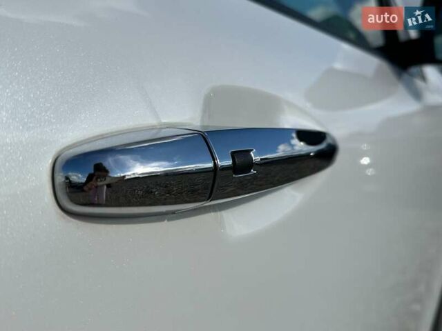 Білий Кіа Niro, об'ємом двигуна 0 л та пробігом 62 тис. км за 24400 $, фото 26 на Automoto.ua