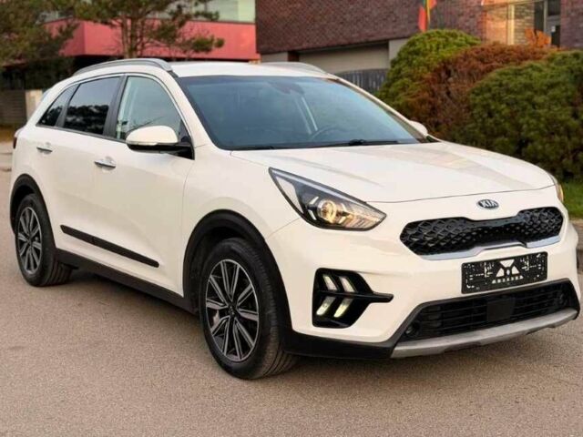 Белый Киа Niro, объемом двигателя 1.6 л и пробегом 148 тыс. км за 10000 $, фото 4 на Automoto.ua