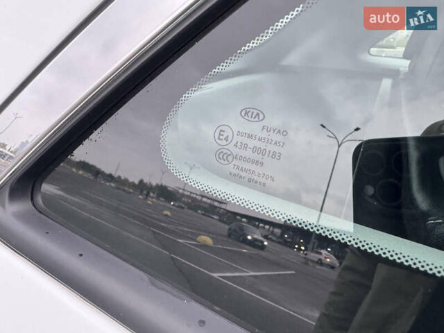 Киа Niro 2020 в Киеве на Automoto.ua Белый Киа Niro, объемом двигателя 0 л и пробегом 171 тыс. км за 18300 $, фото 57 на Automoto.ua