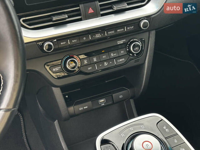 Белый Киа Niro, объемом двигателя 0 л и пробегом 141 тыс. км за 19100 $, фото 1 на Automoto.ua