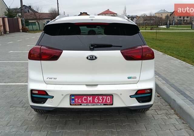 Білий Кіа Niro, об'ємом двигуна 0 л та пробігом 127 тис. км за 19999 $, фото 9 на Automoto.ua