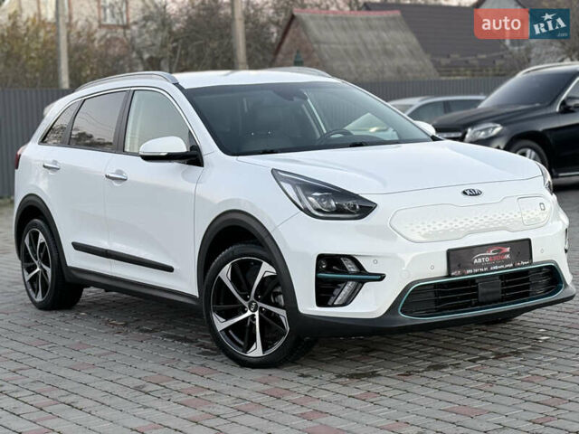 Белый Киа Niro, объемом двигателя 0 л и пробегом 130 тыс. км за 20999 $, фото 1 на Automoto.ua