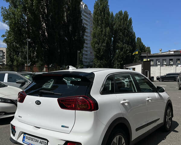 Белый Киа Niro, объемом двигателя 0 л и пробегом 70 тыс. км за 20499 $, фото 5 на Automoto.ua