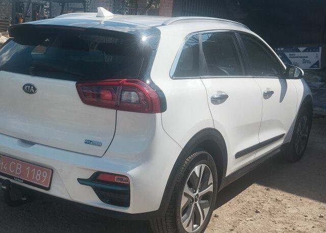 Белый Киа Niro, объемом двигателя 0 л и пробегом 130 тыс. км за 18600 $, фото 5 на Automoto.ua