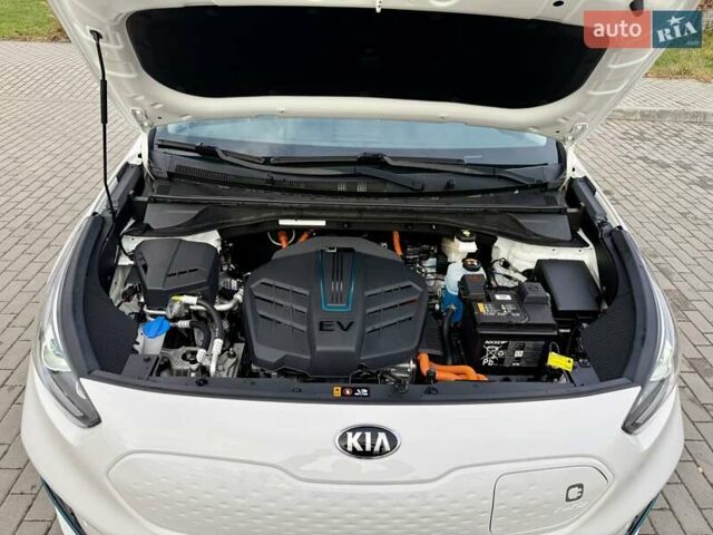 Білий Кіа Niro, об'ємом двигуна 0 л та пробігом 89 тис. км за 18950 $, фото 111 на Automoto.ua