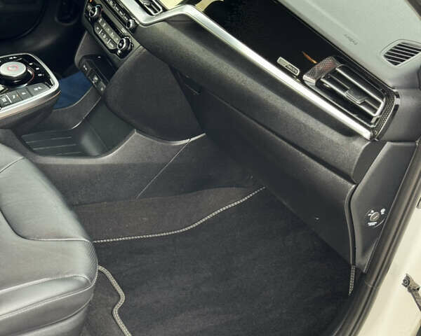Білий Кіа Niro, об'ємом двигуна 0 л та пробігом 117 тис. км за 19750 $, фото 57 на Automoto.ua
