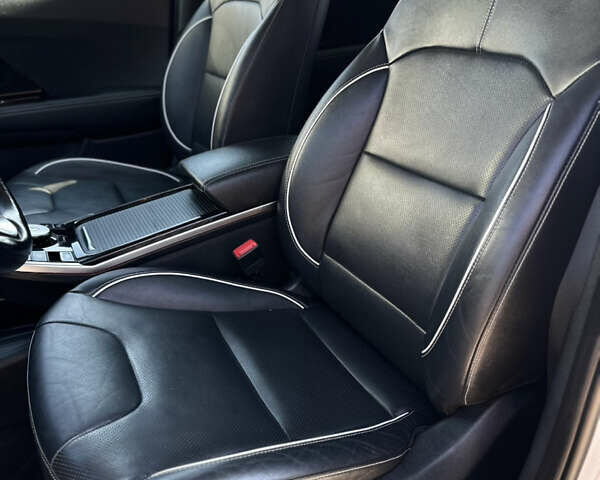 Белый Киа Niro, объемом двигателя 0 л и пробегом 103 тыс. км за 21000 $, фото 32 на Automoto.ua