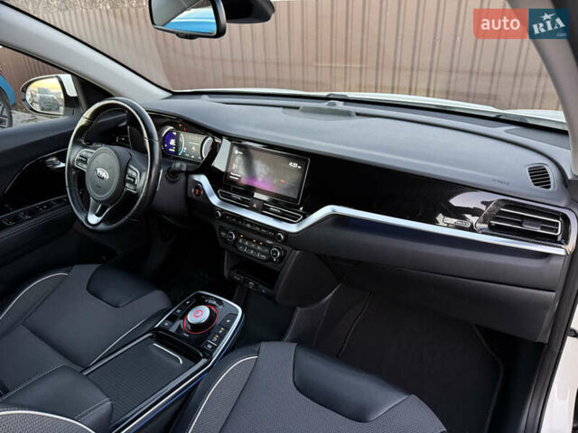 Белый Киа Niro, объемом двигателя 0 л и пробегом 114 тыс. км за 19350 $, фото 18 на Automoto.ua