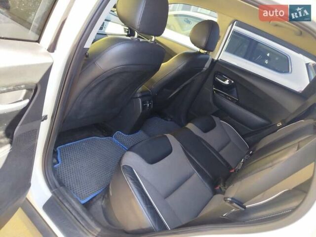 Белый Киа Niro, объемом двигателя 0 л и пробегом 180 тыс. км за 16500 $, фото 7 на Automoto.ua