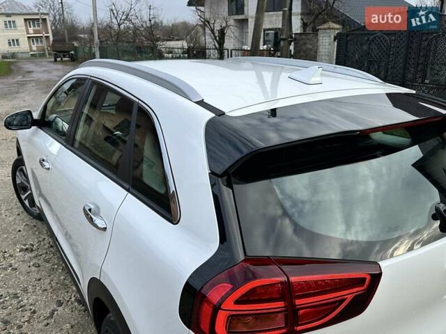 Білий Кіа Niro, об'ємом двигуна 0 л та пробігом 147 тис. км за 18800 $, фото 69 на Automoto.ua