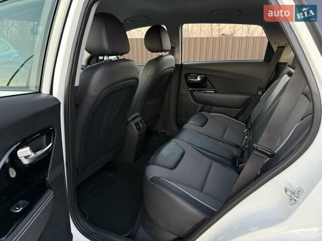 Белый Киа Niro, объемом двигателя 0 л и пробегом 114 тыс. км за 19350 $, фото 16 на Automoto.ua