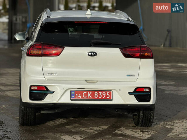 Білий Кіа Niro, об'ємом двигуна 0 л та пробігом 117 тис. км за 19750 $, фото 23 на Automoto.ua