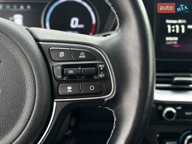 Білий Кіа Niro, об'ємом двигуна 0 л та пробігом 124 тис. км за 20400 $, фото 24 на Automoto.ua