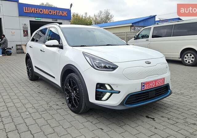 Киа Niro 2020 в Радомышле на Automoto.ua Белый Киа Niro, объемом двигателя 0 л и пробегом 73 тыс. км за 22300 $, фото 9 на Automoto.ua