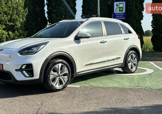 Белый Киа Niro, объемом двигателя 0 л и пробегом 114 тыс. км за 19400 $, фото 1 на Automoto.ua