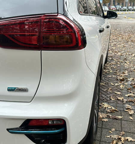 Киа Niro 2020 в Ирпене на Automoto.ua Белый Киа Niro, объемом двигателя 0 л и пробегом 79 тыс. км за 21000 $, фото 9 на Automoto.ua