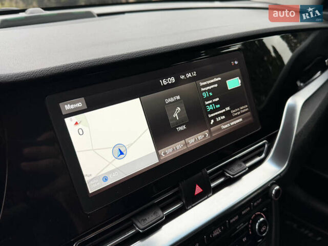 Білий Кіа Niro, об'ємом двигуна 0 л та пробігом 141 тис. км за 19499 $, фото 37 на Automoto.ua