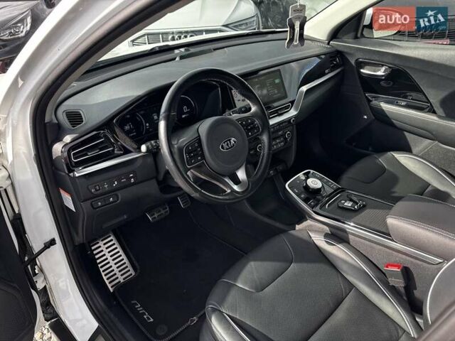 Киа Niro 2020 в Львове на Automoto.ua Белый Киа Niro, объемом двигателя 0 л и пробегом 95 тыс. км за 20450 $, фото 18 на Automoto.ua