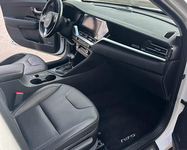Белый Киа Niro, объемом двигателя 1.6 л и пробегом 40 тыс. км за 25150 $, фото 17 на Automoto.ua