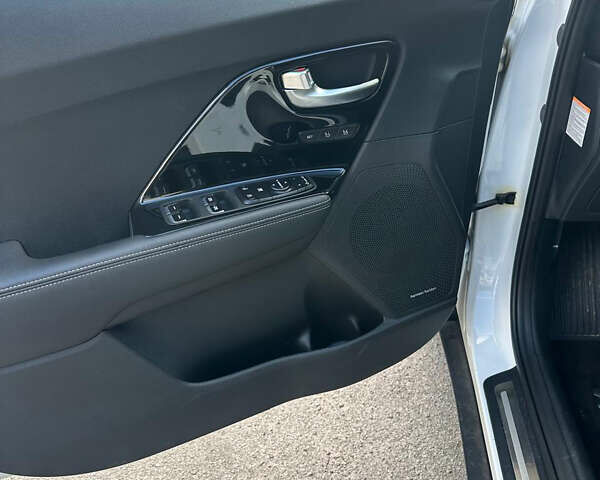 Белый Киа Niro, объемом двигателя 1.6 л и пробегом 40 тыс. км за 25150 $, фото 18 на Automoto.ua