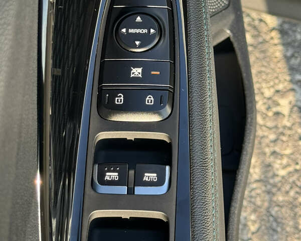 Білий Кіа Niro, об'ємом двигуна 0 л та пробігом 107 тис. км за 20900 $, фото 18 на Automoto.ua