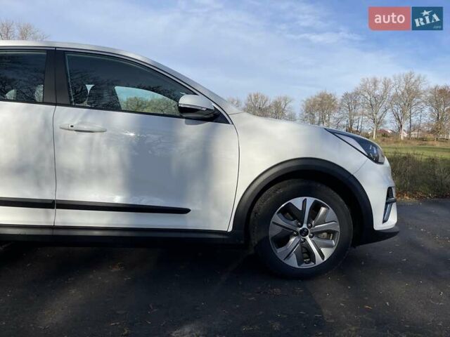 Белый Киа Niro, объемом двигателя 0 л и пробегом 96 тыс. км за 16800 $, фото 22 на Automoto.ua
