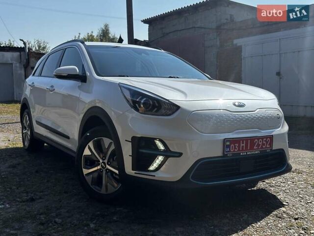 Белый Киа Niro, объемом двигателя 0 л и пробегом 140 тыс. км за 17800 $, фото 1 на Automoto.ua