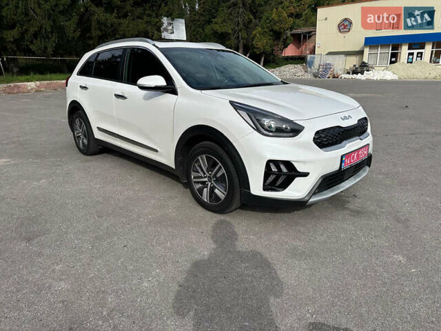Белый Киа Niro, объемом двигателя 1.6 л и пробегом 40 тыс. км за 25150 $, фото 3 на Automoto.ua