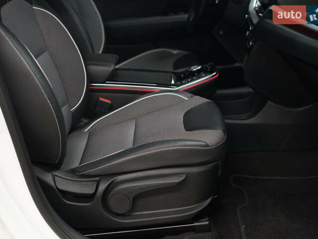 Киа Niro 2021 в Киеве на Automoto.ua Белый Киа Niro, объемом двигателя 0 л и пробегом 52 тыс. км за 18200 $, фото 9 на Automoto.ua