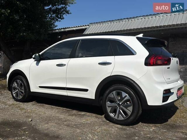 Белый Киа Niro, объемом двигателя 0 л и пробегом 140 тыс. км за 17800 $, фото 8 на Automoto.ua