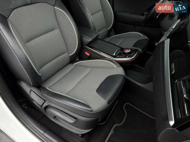 Белый Киа Niro, объемом двигателя 0 л и пробегом 39 тыс. км за 23400 $, фото 55 на Automoto.ua