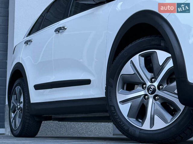 Белый Киа Niro, объемом двигателя 0 л и пробегом 80 тыс. км за 17800 $, фото 14 на Automoto.ua