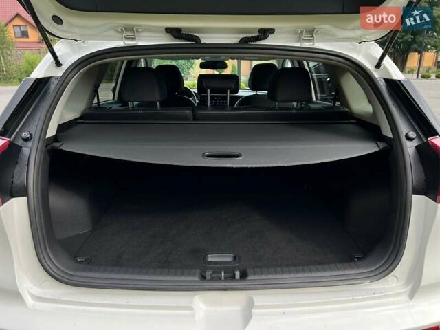Білий Кіа Niro, об'ємом двигуна 0 л та пробігом 114 тис. км за 18300 $, фото 22 на Automoto.ua
