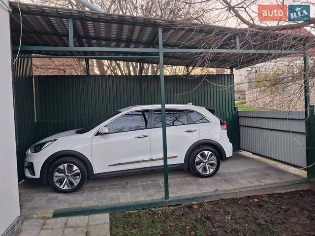 Белый Киа Niro, объемом двигателя 0 л и пробегом 78 тыс. км за 20400 $, фото 6 на Automoto.ua