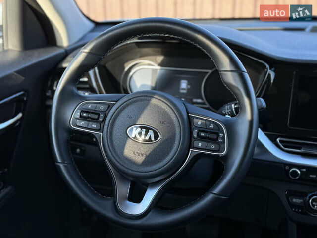 Білий Кіа Niro, об'ємом двигуна 0 л та пробігом 121 тис. км за 18950 $, фото 31 на Automoto.ua