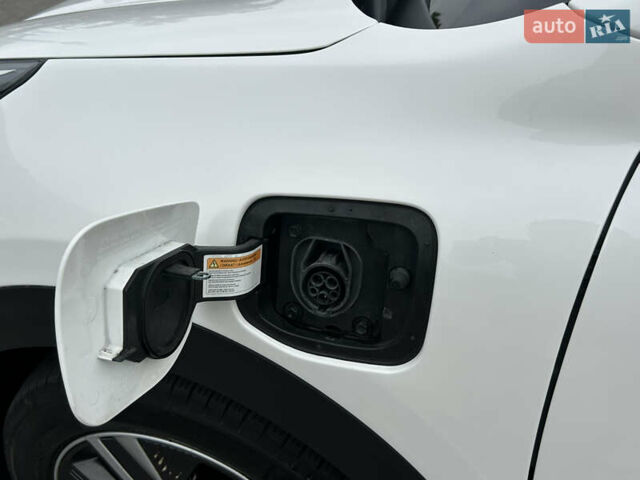 Белый Киа Niro, объемом двигателя 1.58 л и пробегом 54 тыс. км за 22900 $, фото 6 на Automoto.ua