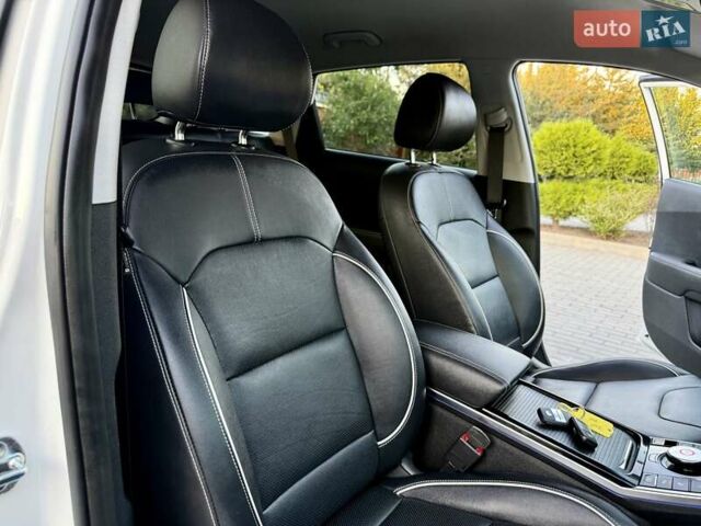 Белый Киа Niro, объемом двигателя 0 л и пробегом 82 тыс. км за 18950 $, фото 84 на Automoto.ua