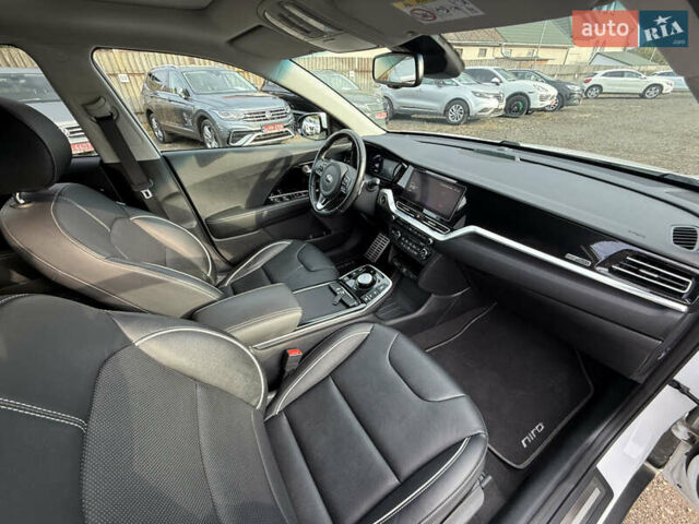Білий Кіа Niro, об'ємом двигуна 0 л та пробігом 82 тис. км за 23266 $, фото 44 на Automoto.ua