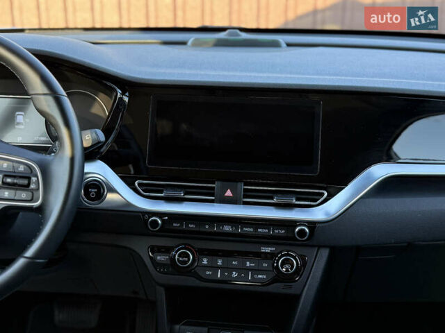 Білий Кіа Niro, об'ємом двигуна 0 л та пробігом 121 тис. км за 18950 $, фото 32 на Automoto.ua