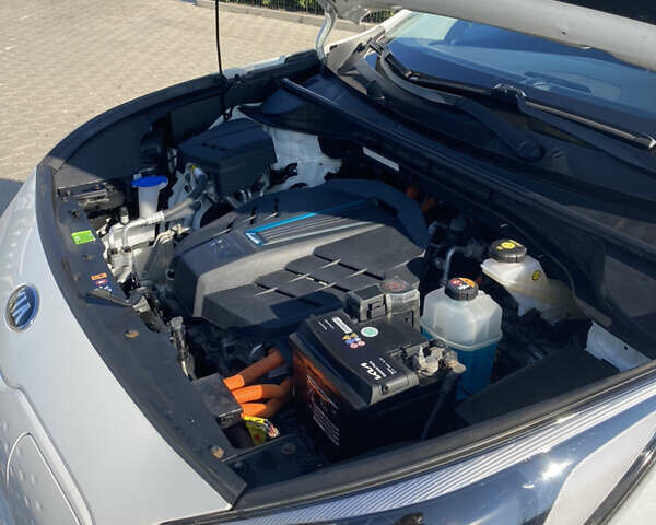 Білий Кіа Niro, об'ємом двигуна 0 л та пробігом 147 тис. км за 18200 $, фото 26 на Automoto.ua