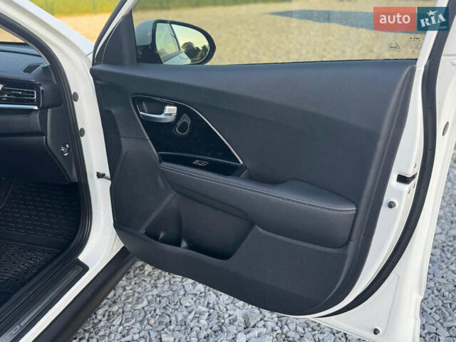 Белый Киа Niro, объемом двигателя 0 л и пробегом 112 тыс. км за 19800 $, фото 13 на Automoto.ua