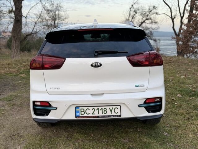 Білий Кіа Niro, об'ємом двигуна 0 л та пробігом 68 тис. км за 21400 $, фото 3 на Automoto.ua