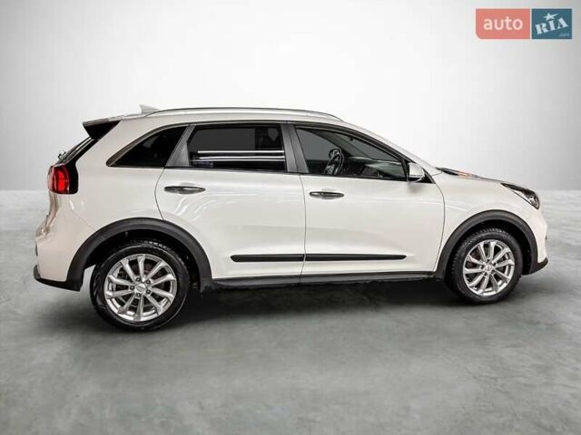 Белый Киа Niro, объемом двигателя 0 л и пробегом 129 тыс. км за 20032 $, фото 8 на Automoto.ua