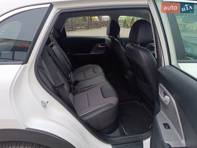 Белый Киа Niro, объемом двигателя 0 л и пробегом 34 тыс. км за 19999 $, фото 33 на Automoto.ua