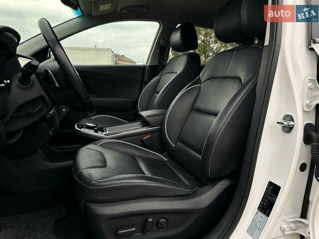 Белый Киа Niro, объемом двигателя 0 л и пробегом 62 тыс. км за 23500 $, фото 1 на Automoto.ua