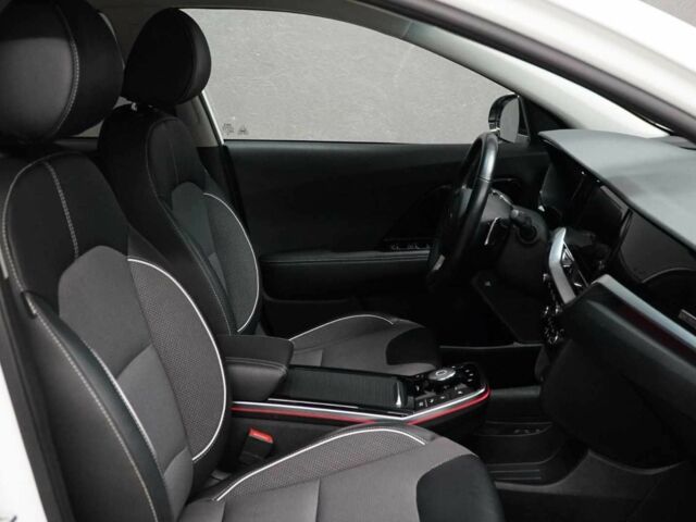 Белый Киа Niro, объемом двигателя 0 л и пробегом 53 тыс. км за 16100 $, фото 8 на Automoto.ua