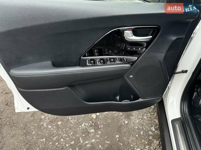 Белый Киа Niro, объемом двигателя 0 л и пробегом 160 тыс. км за 19400 $, фото 20 на Automoto.ua