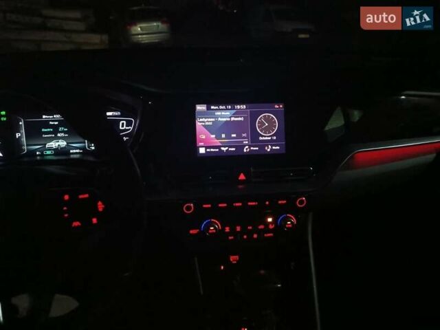 Білий Кіа Niro, об'ємом двигуна 1.58 л та пробігом 60 тис. км за 21400 $, фото 2 на Automoto.ua