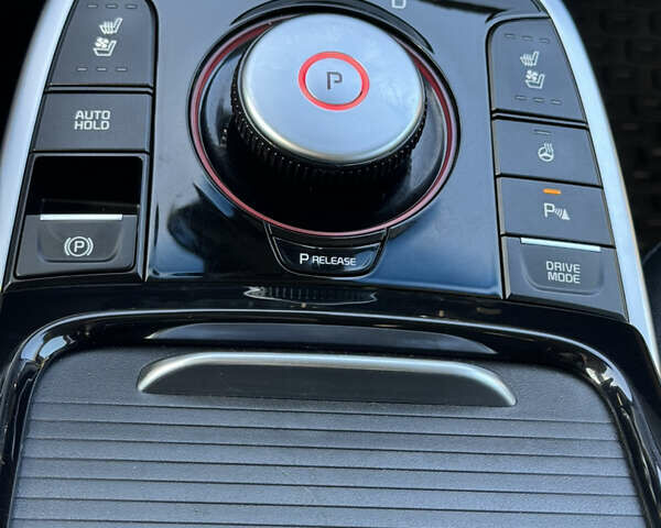 Білий Кіа Niro, об'ємом двигуна 0 л та пробігом 107 тис. км за 20900 $, фото 30 на Automoto.ua